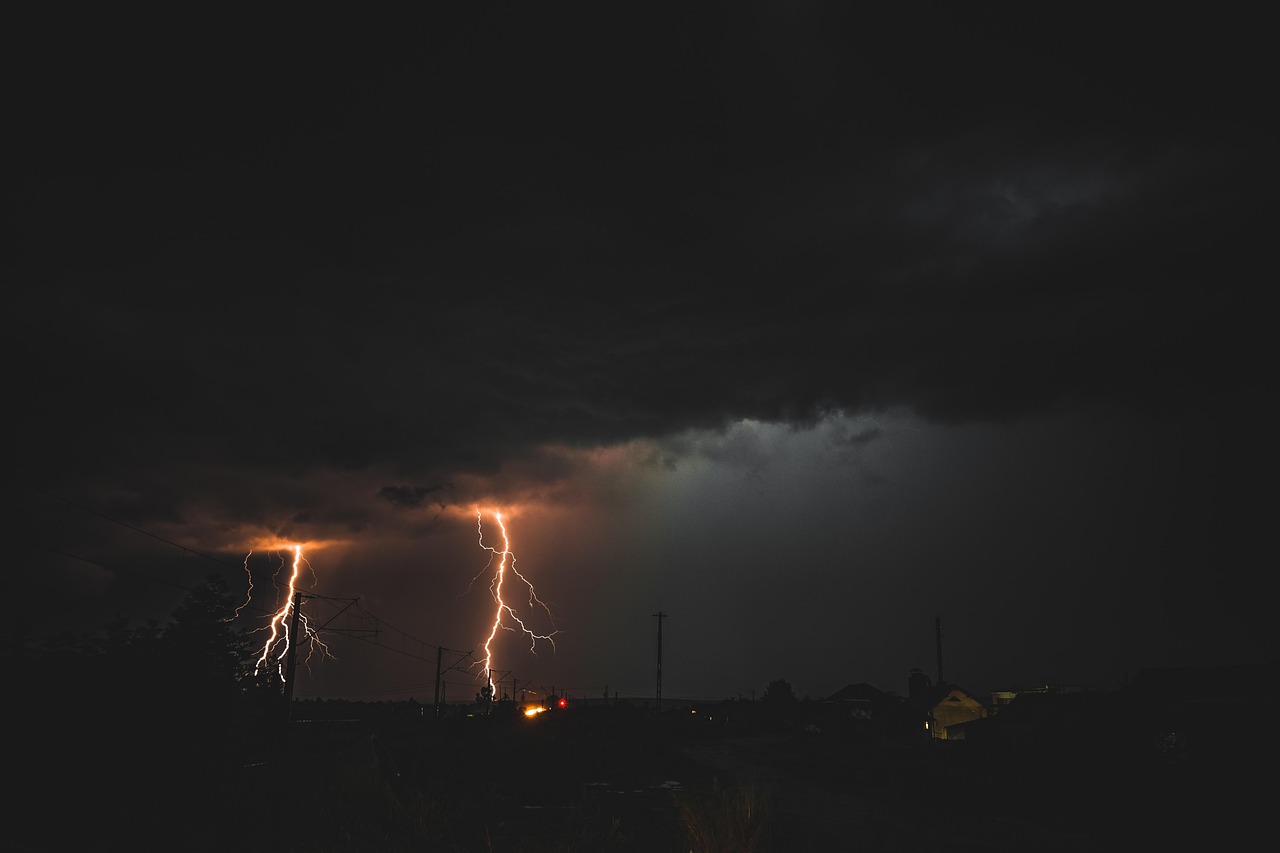 Reading the Night Sky: Weather, Cloud, and Wind as Observation Tools